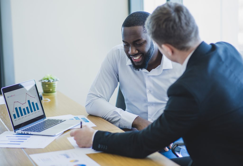 O que Você Deve Saber Antes de Contratar um Consultor de Investimentos